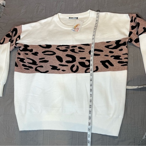 Pretty Garden Womens XL Crewneck Pullover Sweater White Animal Print NEW - Picture 7 of 9